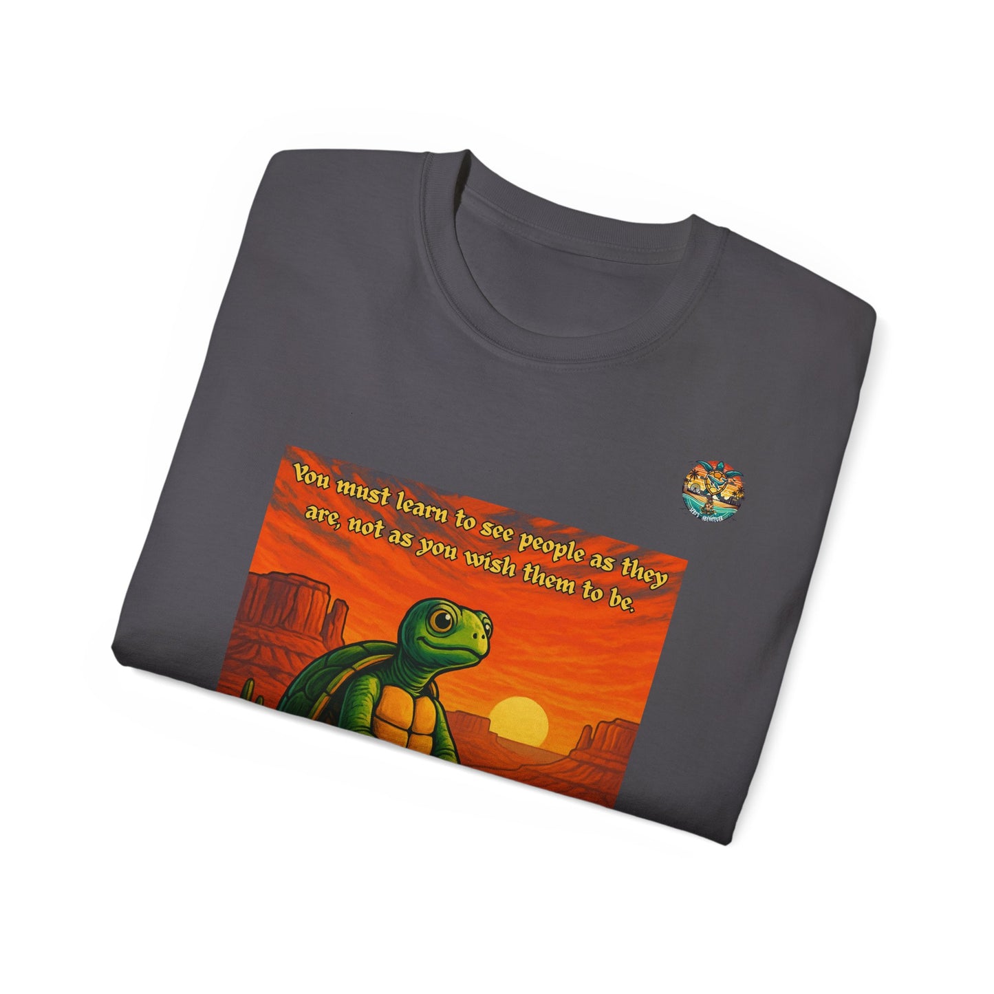 „Desert Wisdom“ – T-Shirt mit Schildkröte & Sonnenuntergang