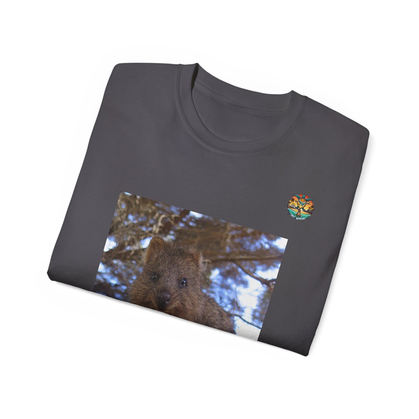 „Süß, flauschig und mental komplett durch“ – Quokka T-Shirt mit ehrlicher Botschaft