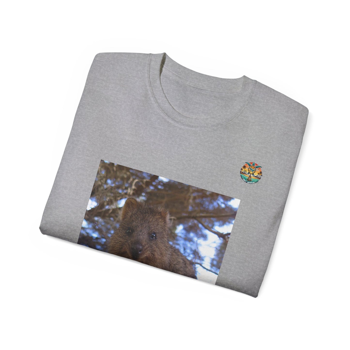 „Süß, flauschig und mental komplett durch“ – Quokka T-Shirt mit ehrlicher Botschaft