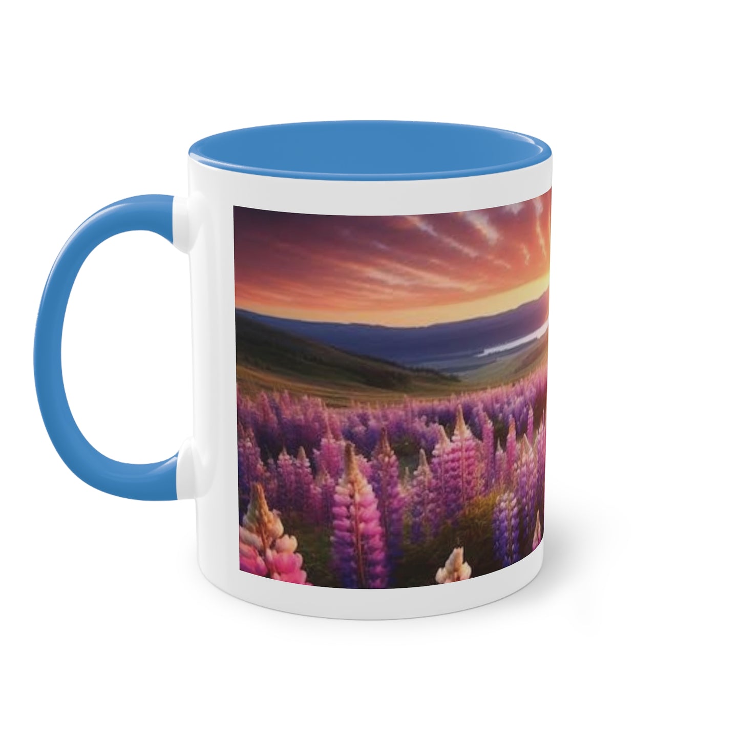 Sonnenaufgang über Blumenfeld – Kaffeetasse für magische Momente