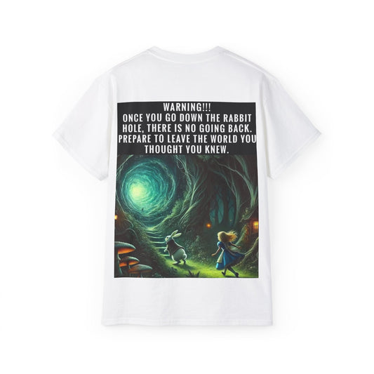 Down the Rabbit Hole – Surreales T-Shirt mit inspirierender Botschaft