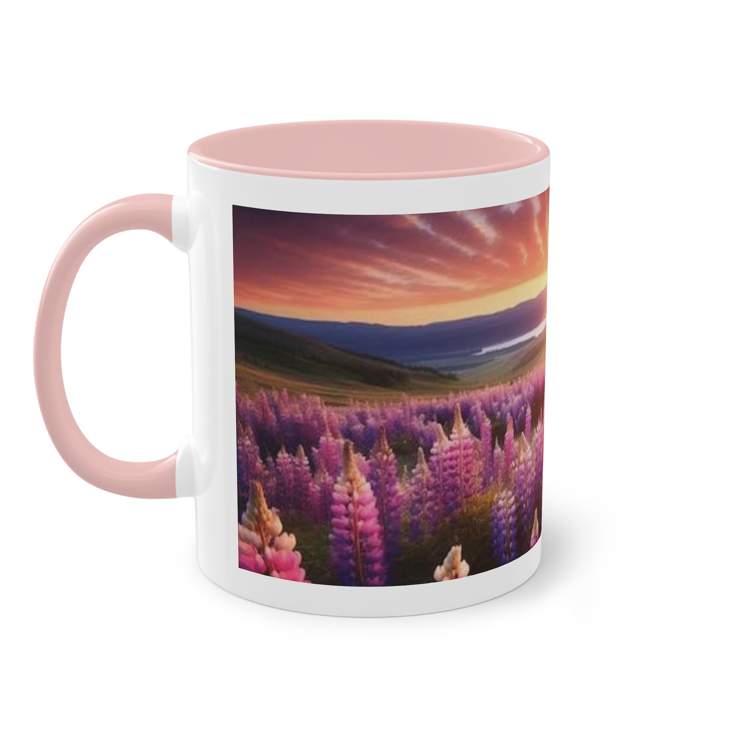 Sonnenaufgang über Blumenfeld – Kaffeetasse für magische Momente