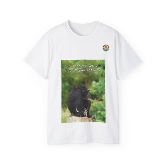 „Monkey Mindfulness“ T-Shirt – Hinsetzen und reflektieren